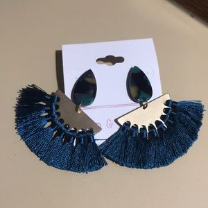 3/$20 🌟 Dark teal marble tassel earrings